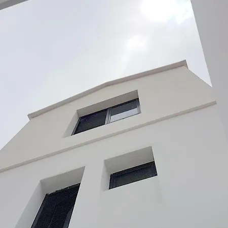 The White House * Órzola