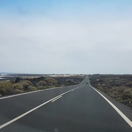 The White House Hébergement de vacances Orzola